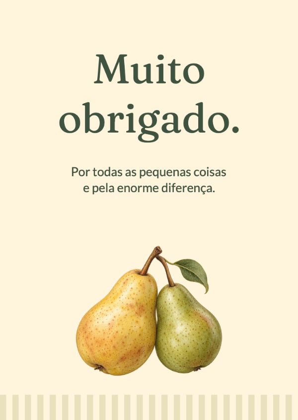 Um par perfeito: Uma delicada composição de duas peras sobre uma toalha listrada.